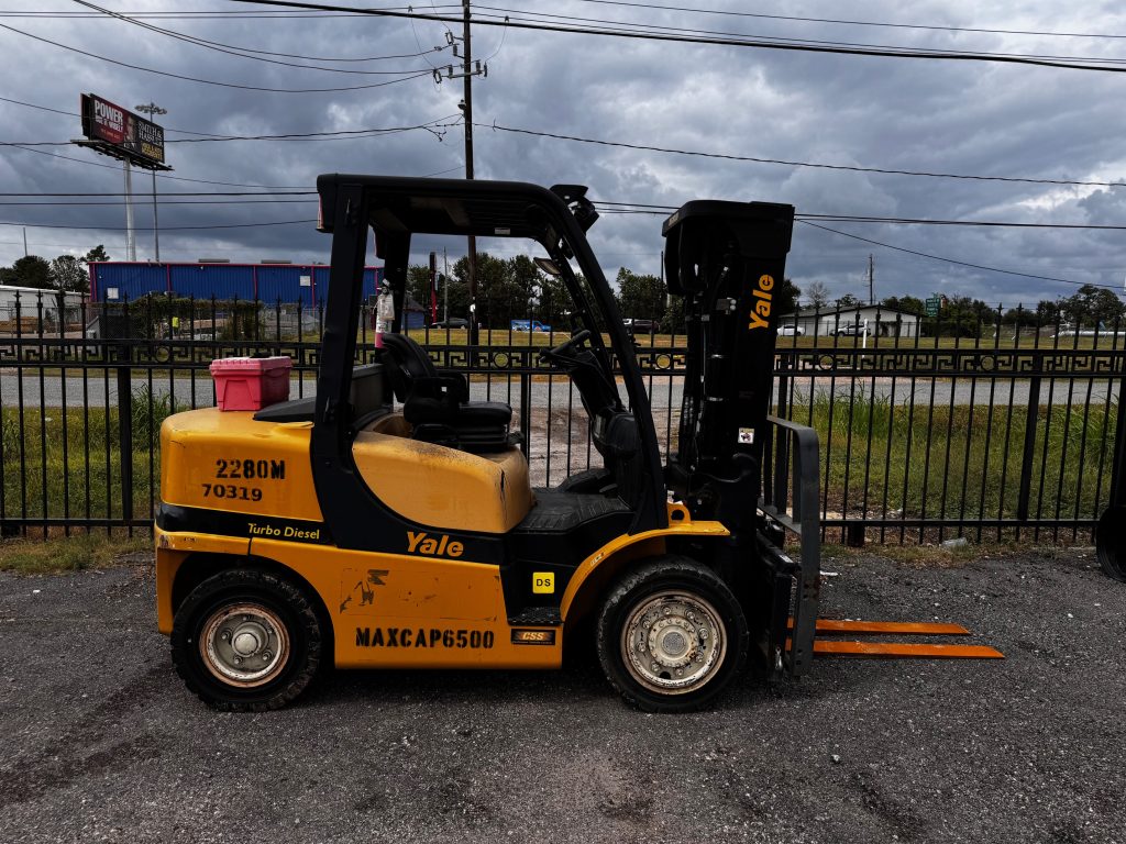 2014 Yale GDP080VX Pneumatic Forklift