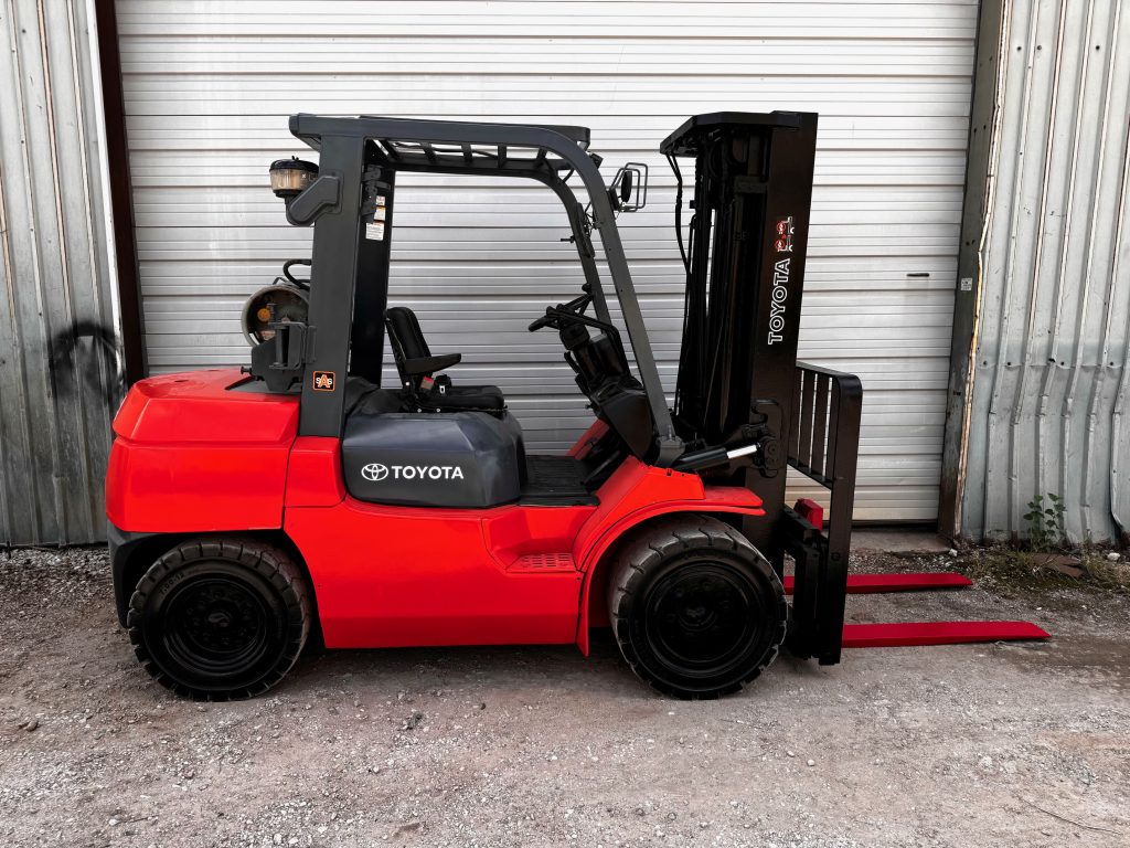 2012 Toyota 7FGU35 Pneumatic Forklift