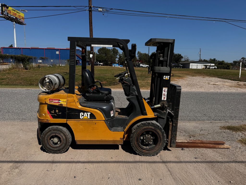 2008 Caterpillar P6000-LP Pneumatic Forklift